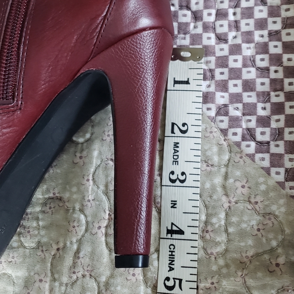 Jessica Simpson boots - Picture 10 of 13